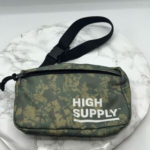 HIGH SUPPLY Cammo Belt Bag